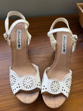 American Eagle White Wedge Sandals Size 8